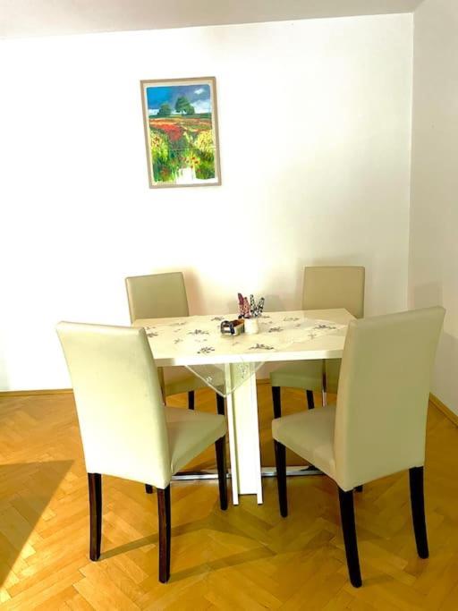 2,5 Izbovy Apartman V Ruzinove S Parkovanim Zdarma 布拉迪斯拉发 外观 照片